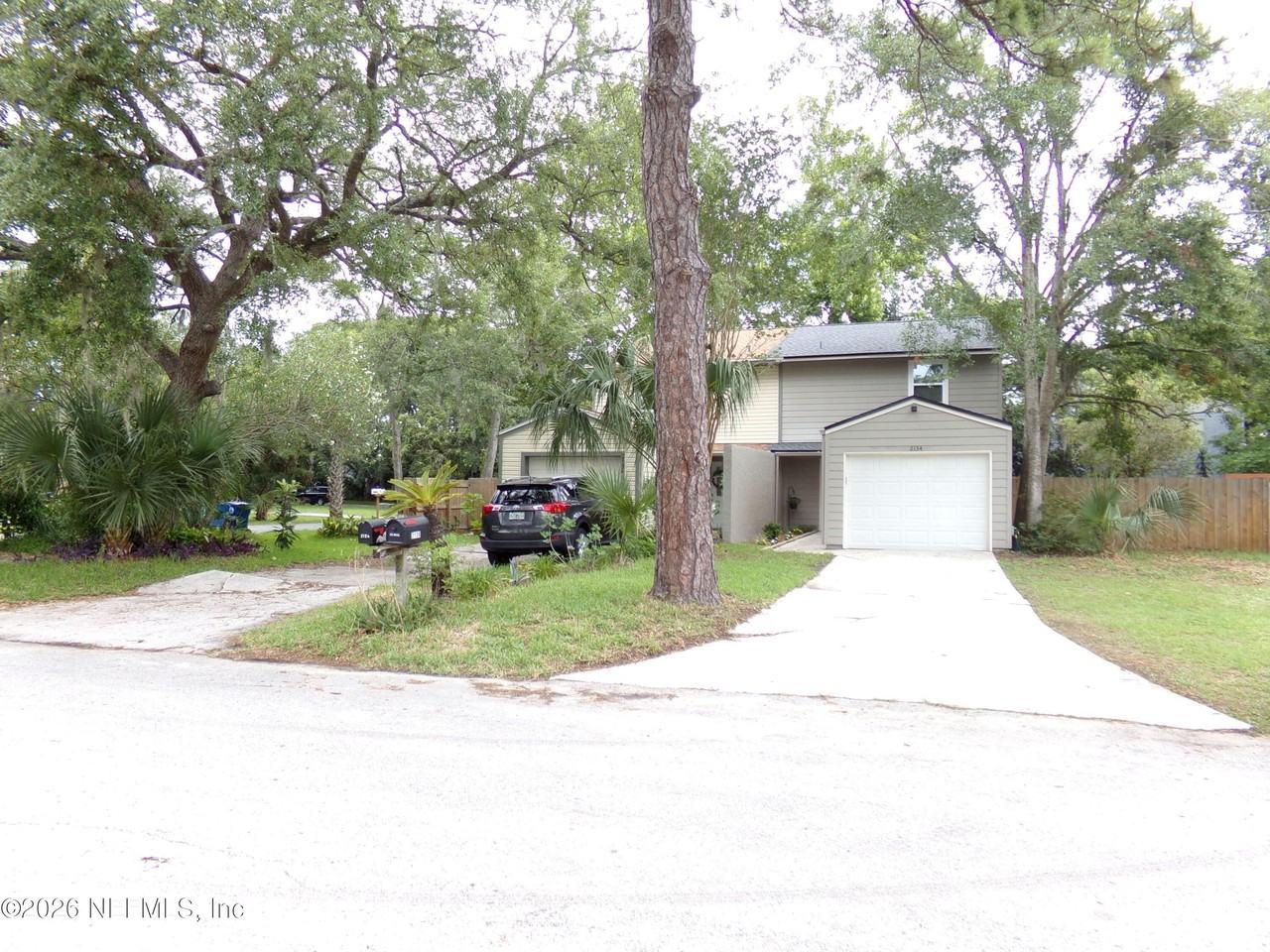 2134 Rosewood Dr - Photo 2 of 40