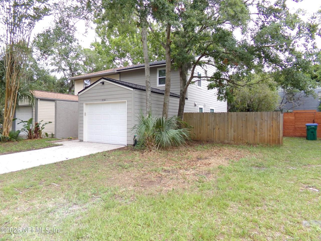 2134 Rosewood Dr - Photo 3 of 40