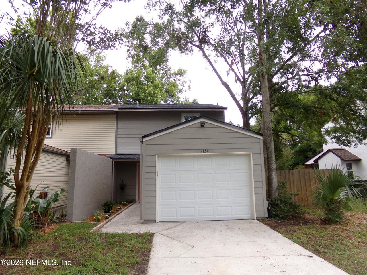 2134 Rosewood Dr - Photo 4 of 40