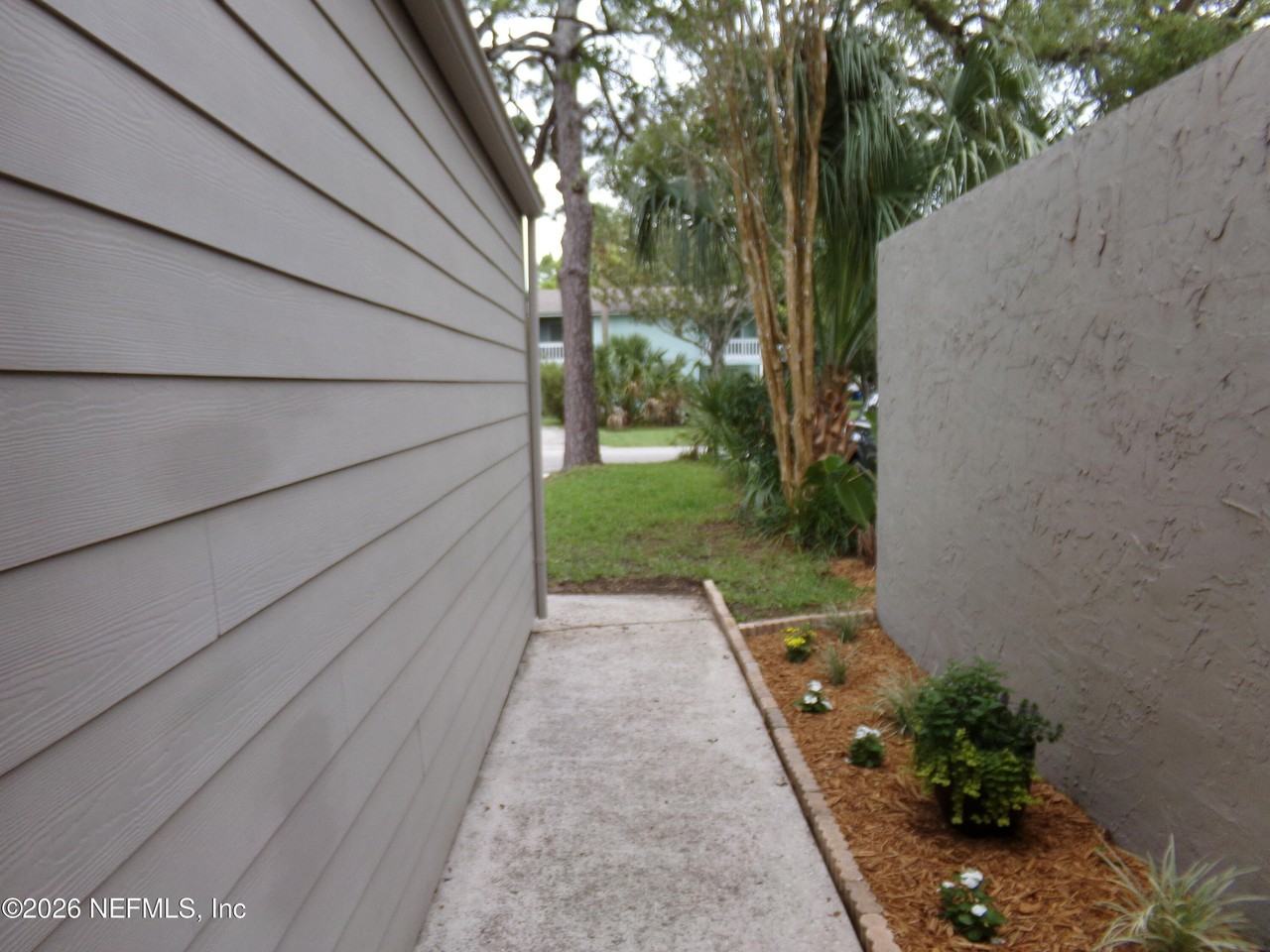 2134 Rosewood Dr - Photo 7 of 40