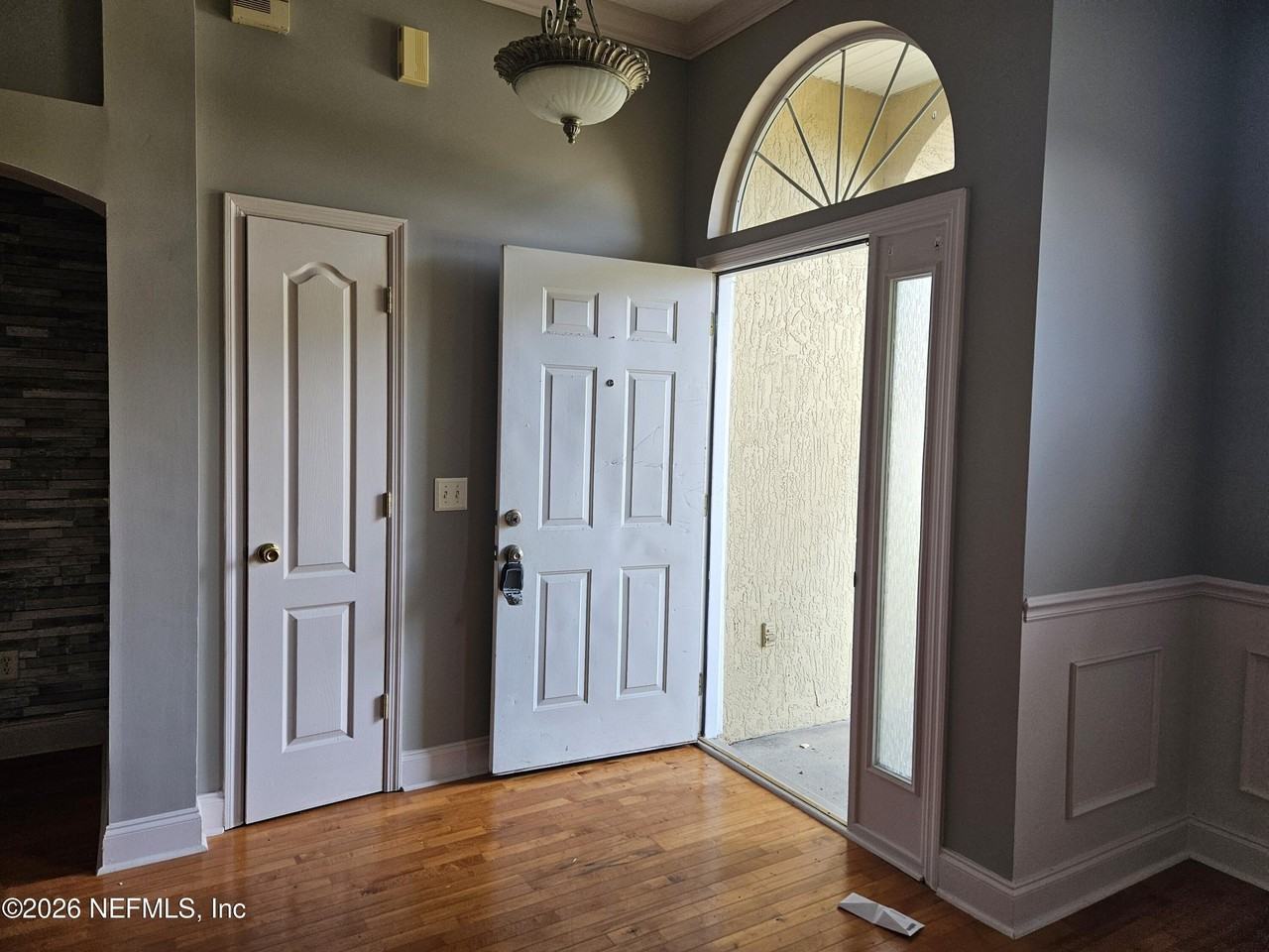 2338 Cool Springs Dr N - Photo 2 of 42