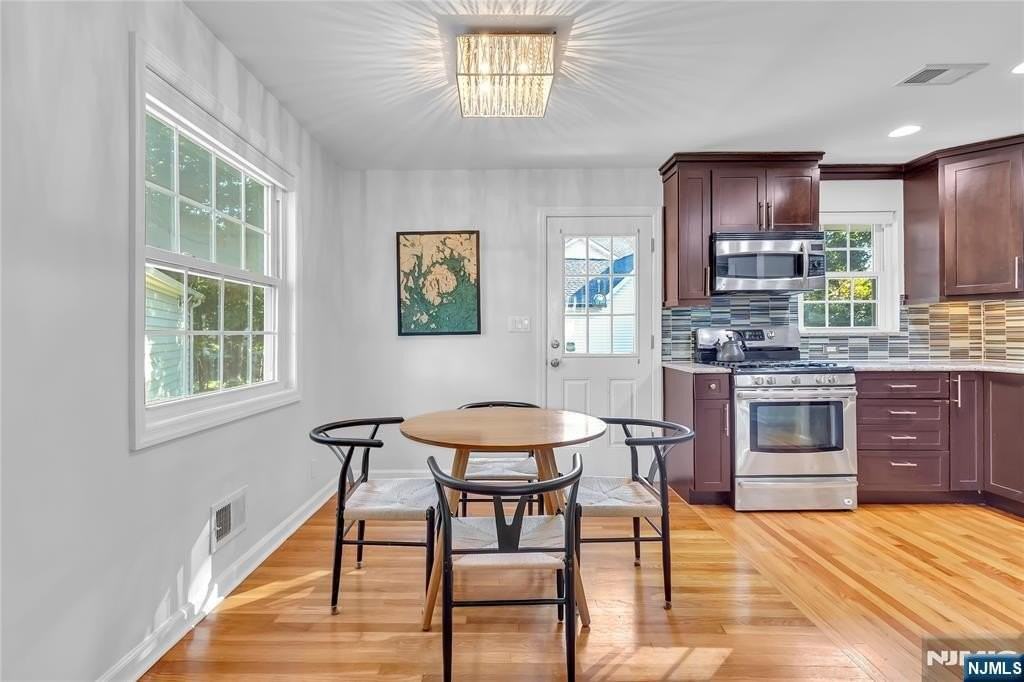 615 Bartell Pl - Photo 6 of 29