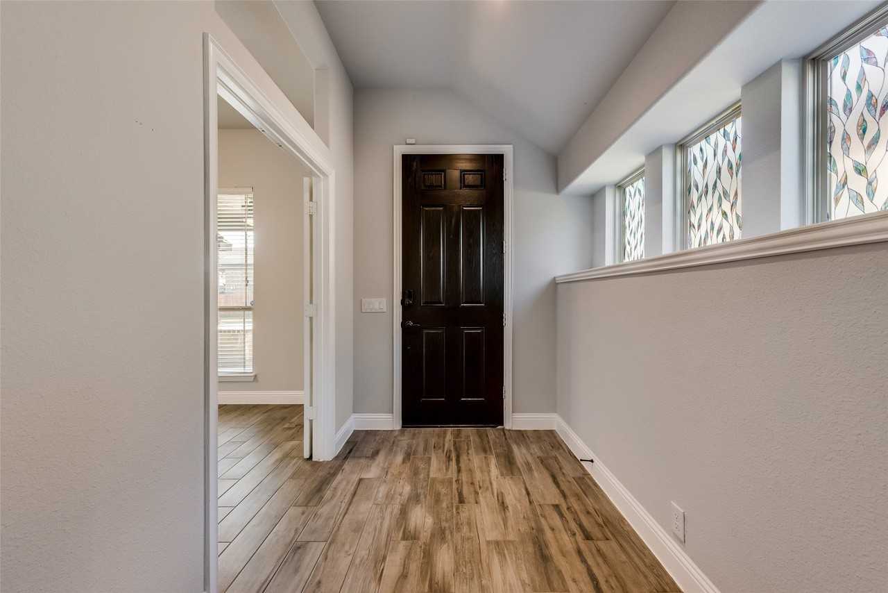 9701 Athens Dr - Photo 3 of 20