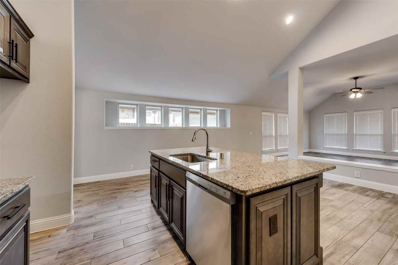 9701 Athens Dr - Photo 5 of 20