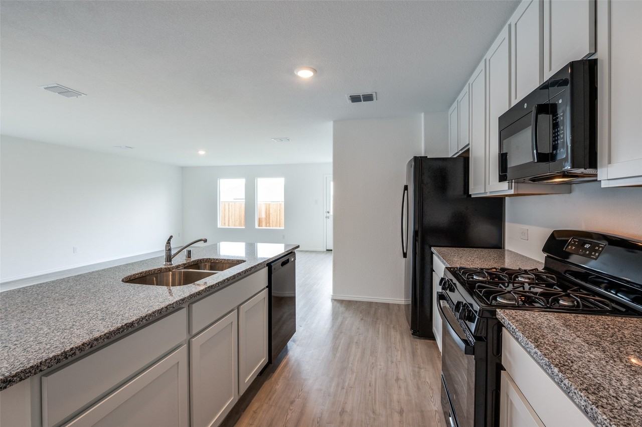 1708 Sims St - Photo 5 of 34