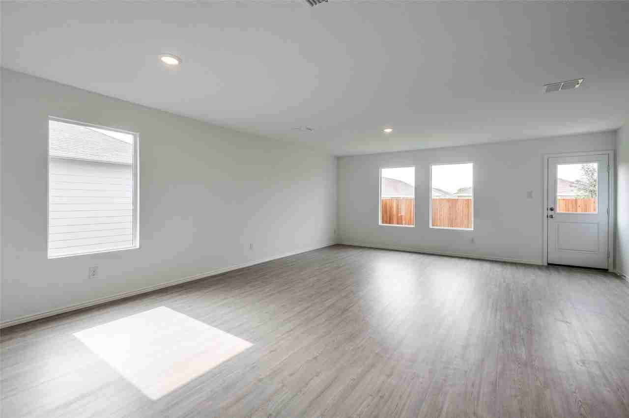 1708 Sims St - Photo 7 of 34