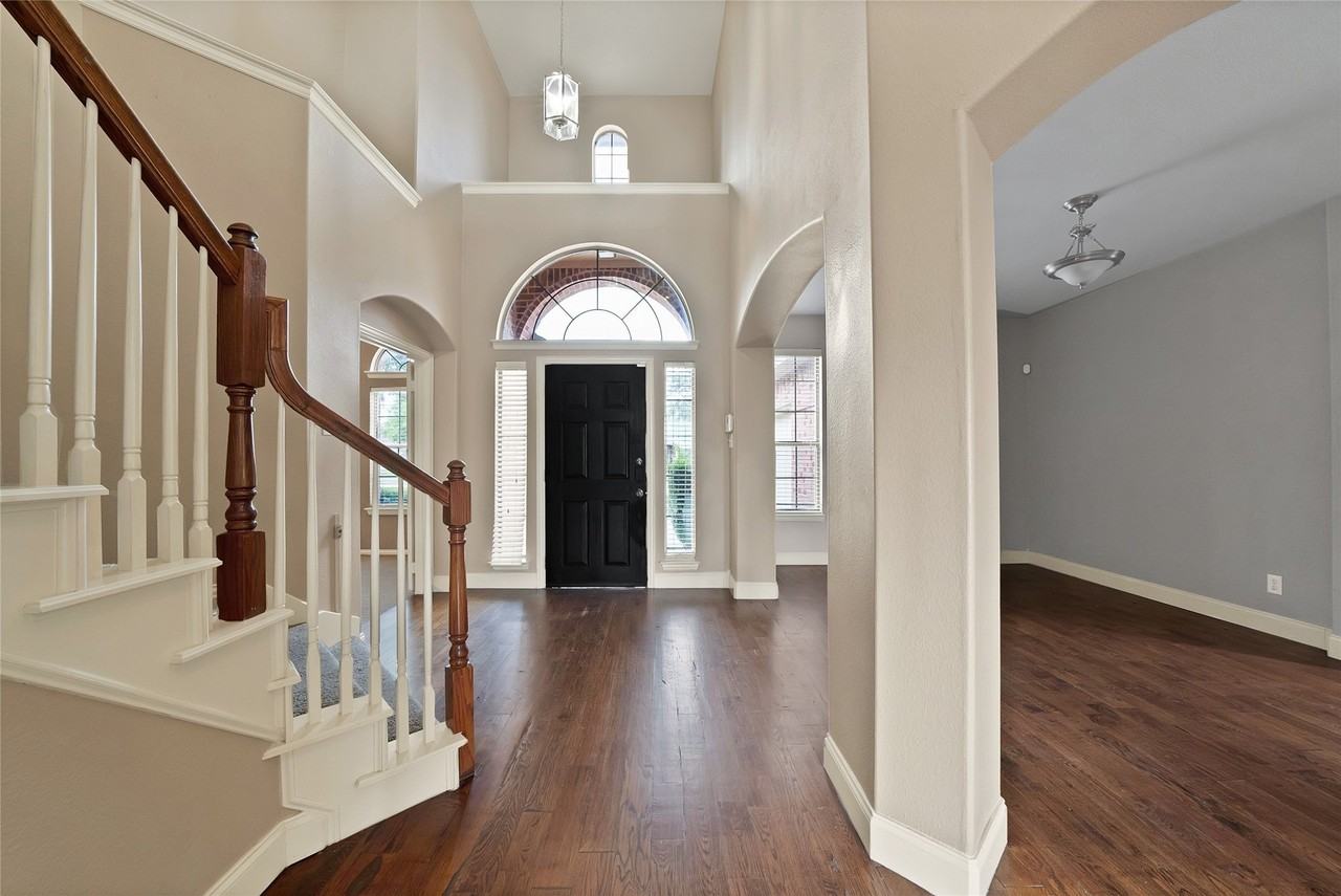 903 Fieldstone Dr - Photo 4 of 23