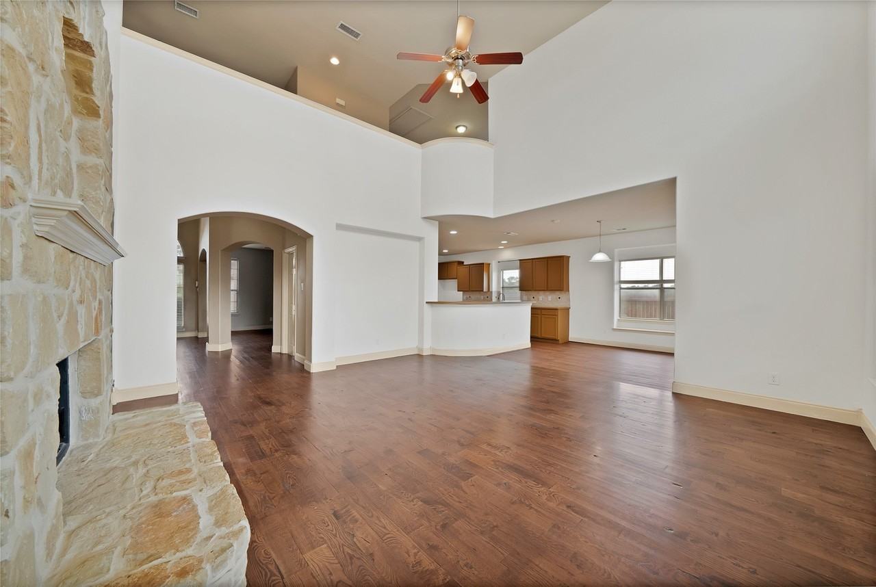 903 Fieldstone Dr - Photo 5 of 23