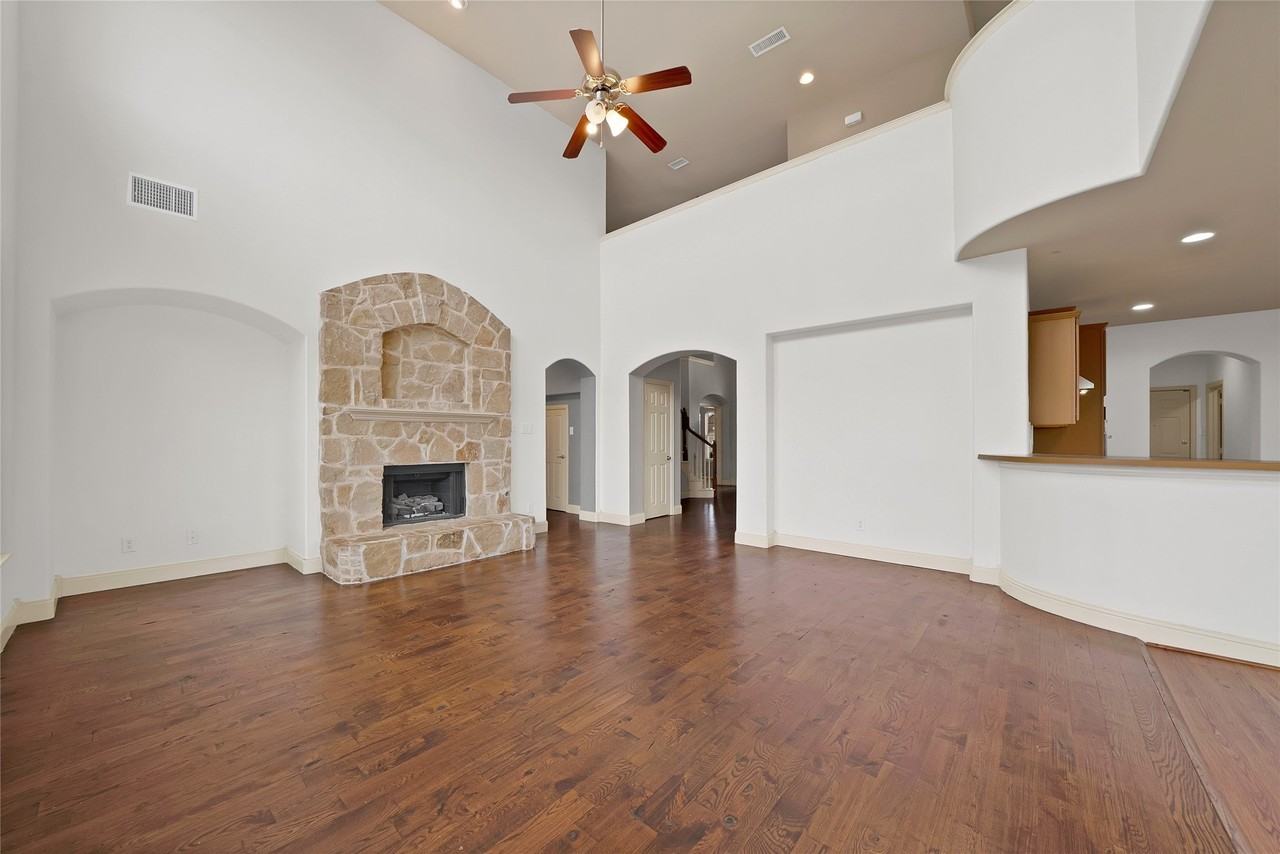 903 Fieldstone Dr - Photo 6 of 23