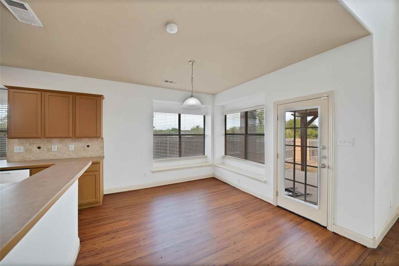903 Fieldstone Dr - Photo 7 of 23