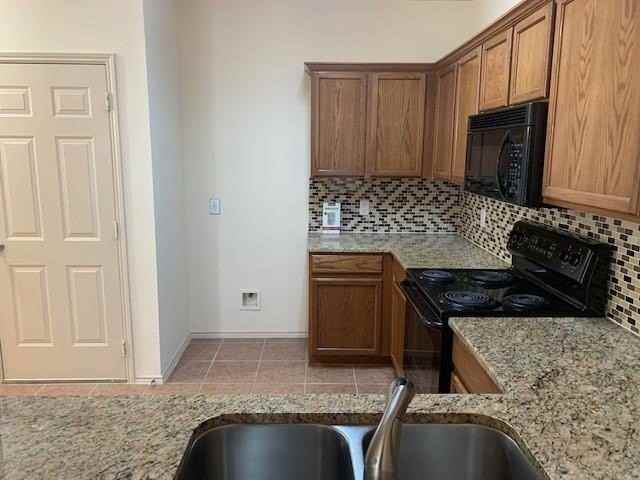 2226 Glacier Park Ln - Photo 2 of 17
