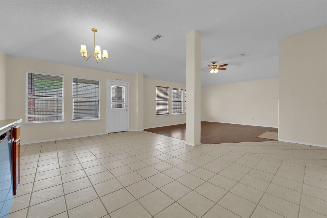 321 Dakota Dr - Photo 5 of 23