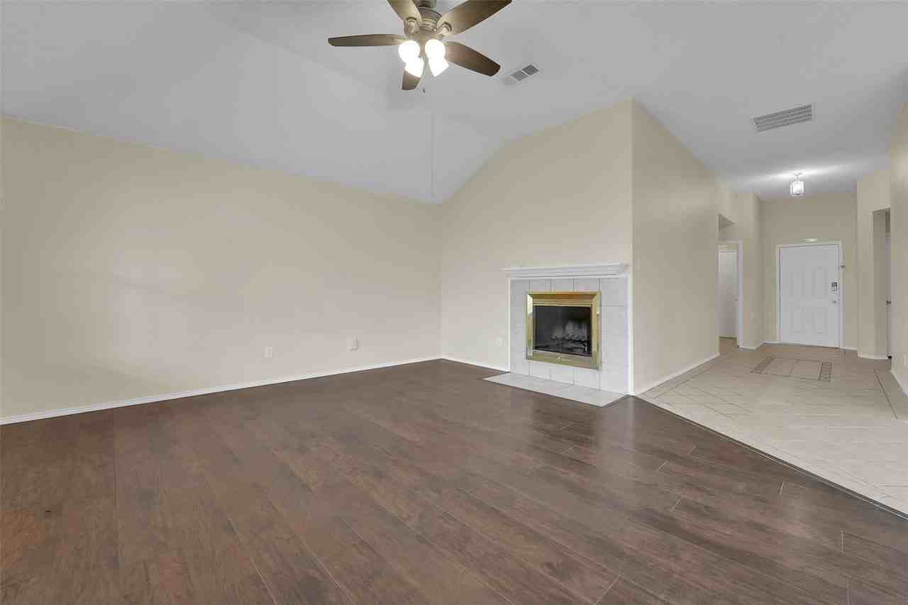 321 Dakota Dr - Photo 6 of 23