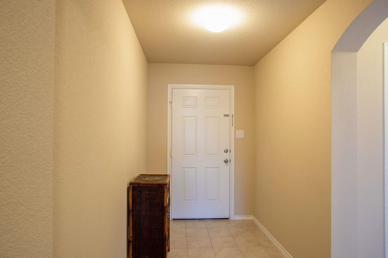 1063 Decker Dr - Photo 3 of 16