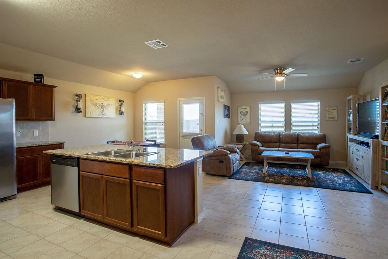 1063 Decker Dr - Photo 5 of 16