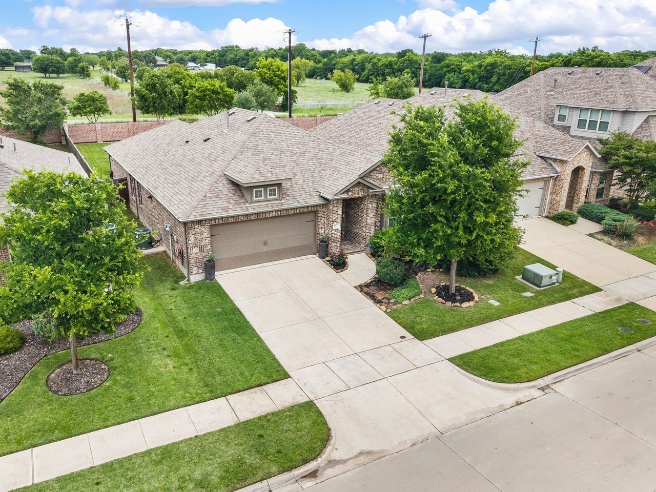 5912 Aster Dr - Photo 3 of 40
