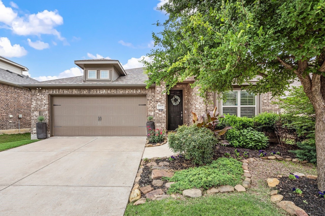 5912 Aster Dr - Photo 5 of 40
