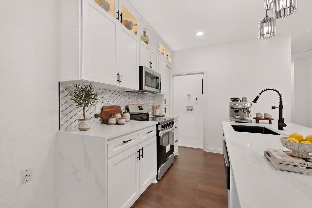 1100 S Brighton Ave - Photo 7 of 15