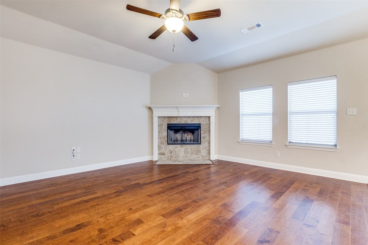 229 Dakota Dr - Photo 4 of 25