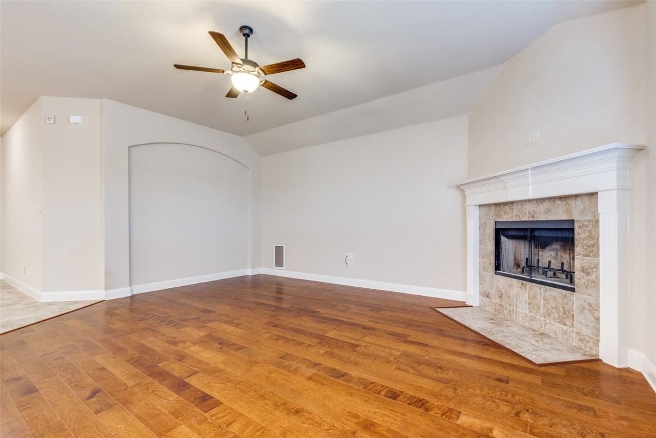 229 Dakota Dr - Photo 5 of 25