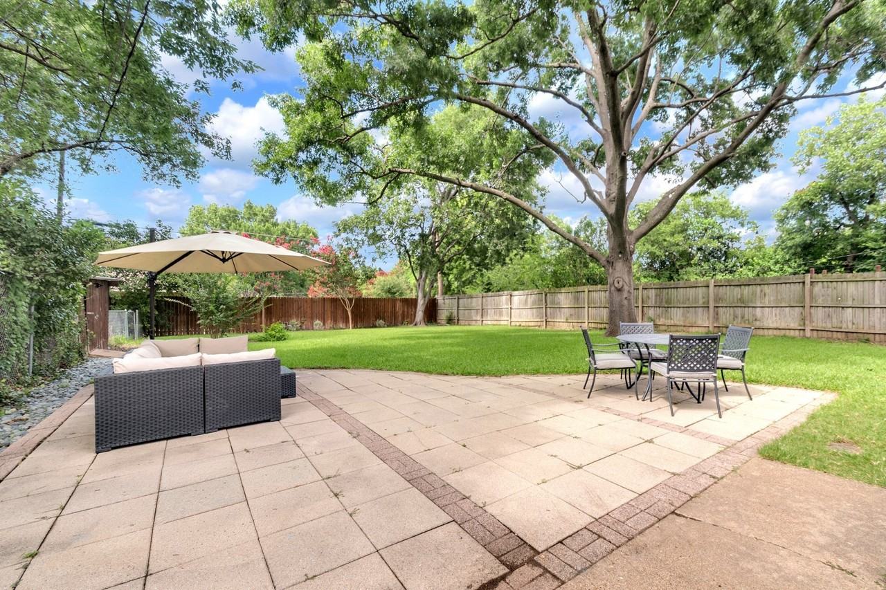 1815 Oates Dr - Photo 4 of 21