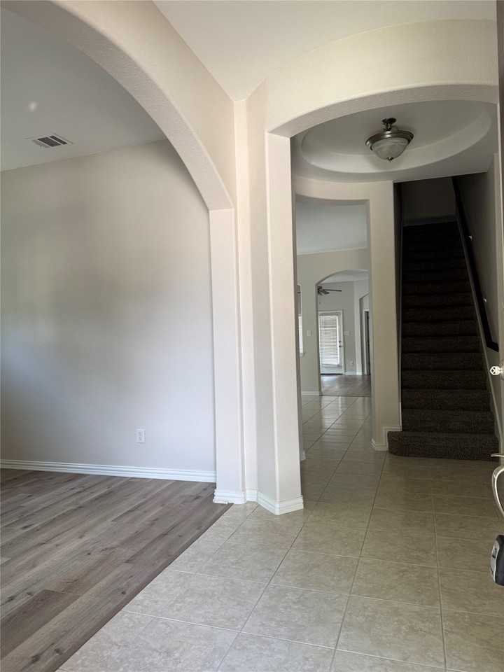 5709 Centeridge Ln - Photo 2 of 23