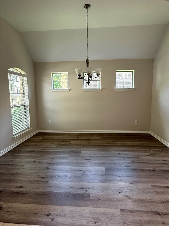 5709 Centeridge Ln - Photo 6 of 23