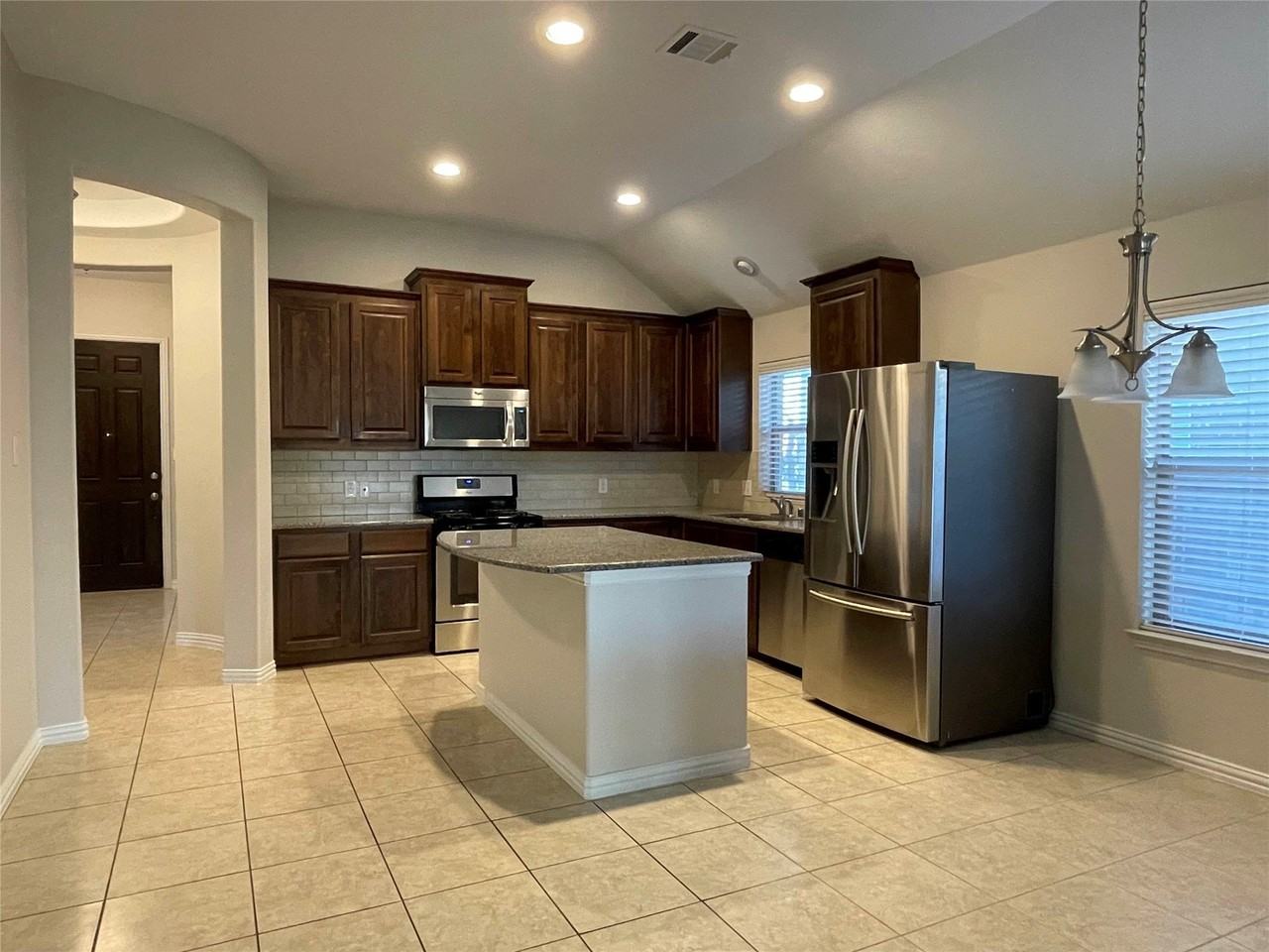 5709 Centeridge Ln - Photo 7 of 23