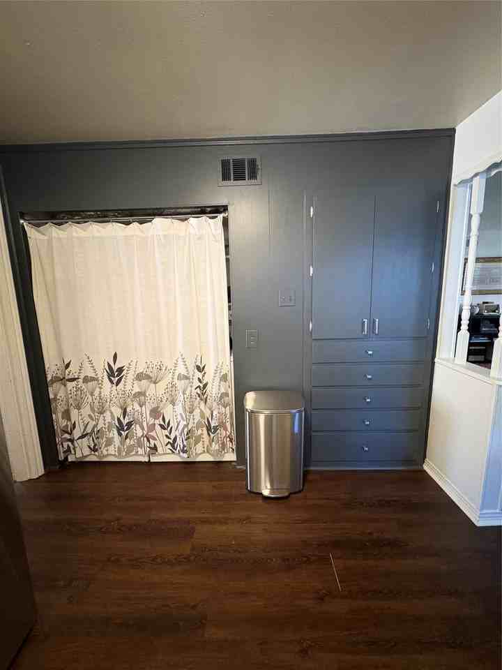 1911 Ferndale Ave - Photo 7 of 19
