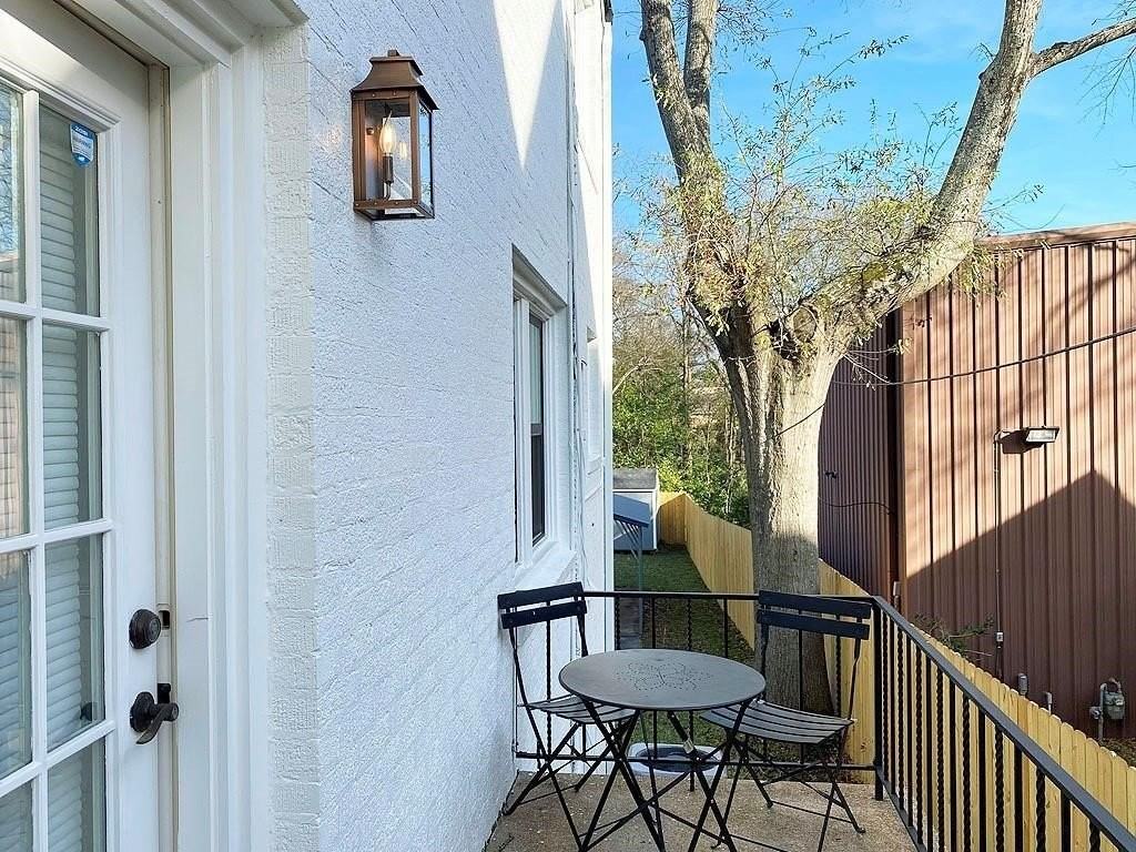 434 S Vine Ave - Photo 2 of 10