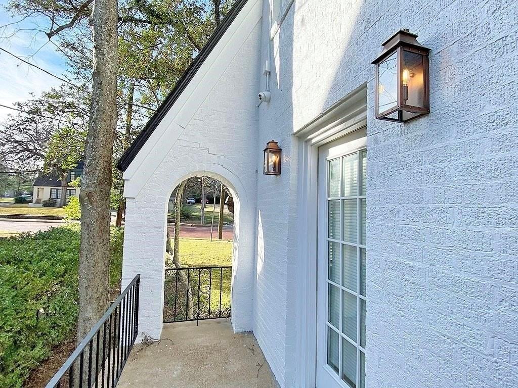 434 S Vine Ave - Photo 3 of 10