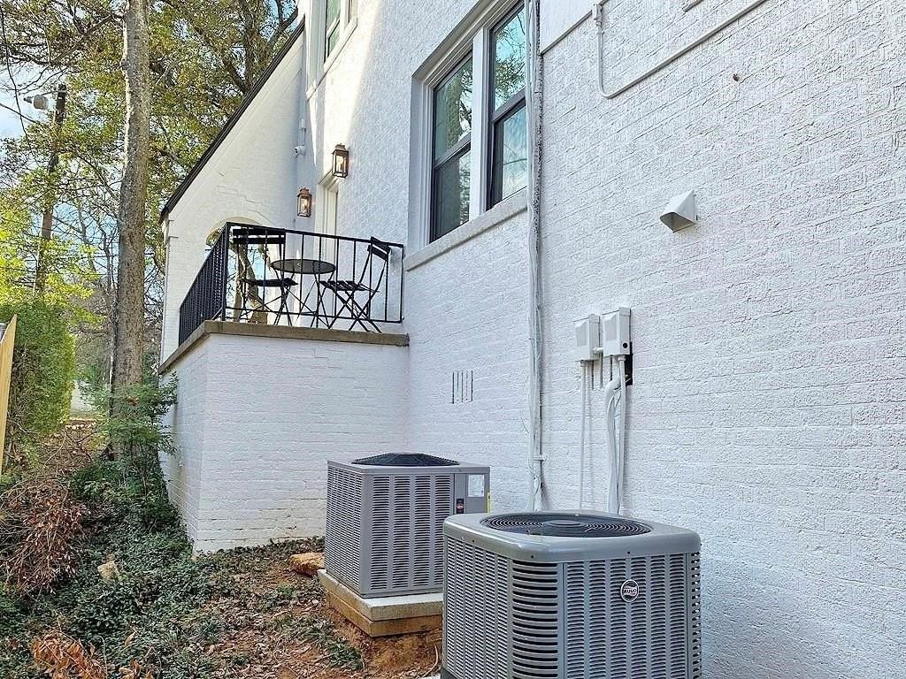 434 S Vine Ave - Photo 4 of 10