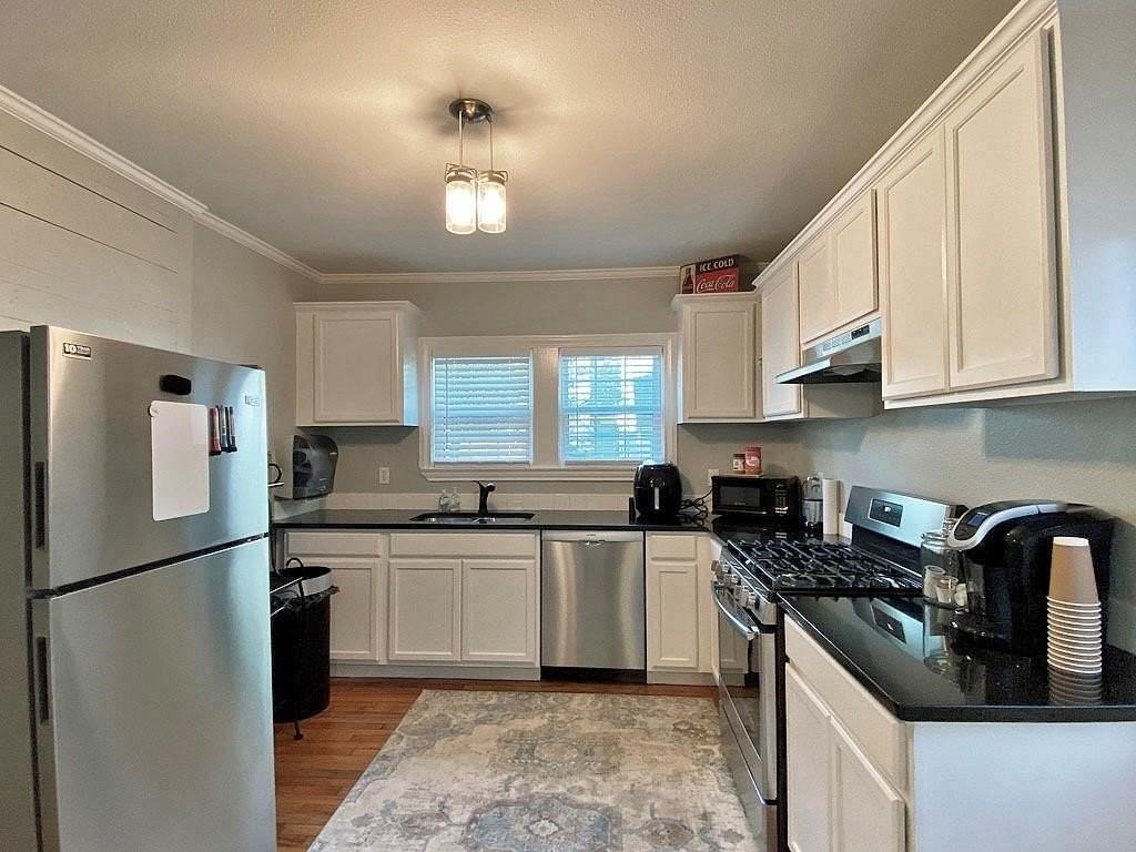 434 S Vine Ave - Photo 7 of 10