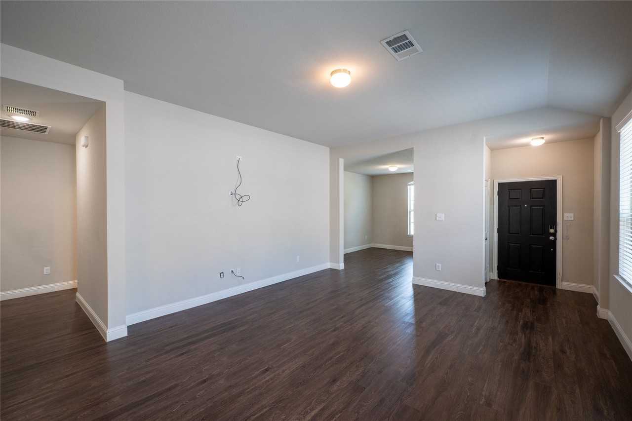 1004 Alexa Dr - Photo 3 of 26