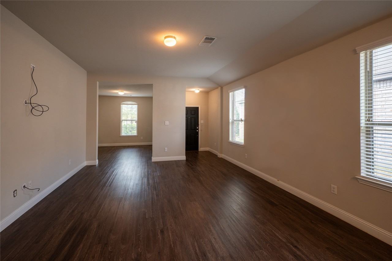 1004 Alexa Dr - Photo 4 of 26