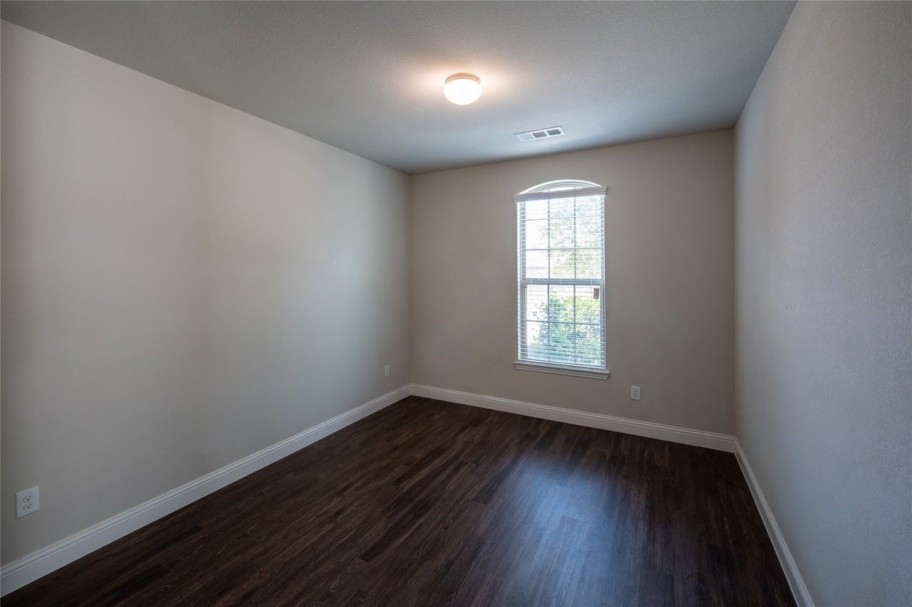 1004 Alexa Dr - Photo 5 of 26