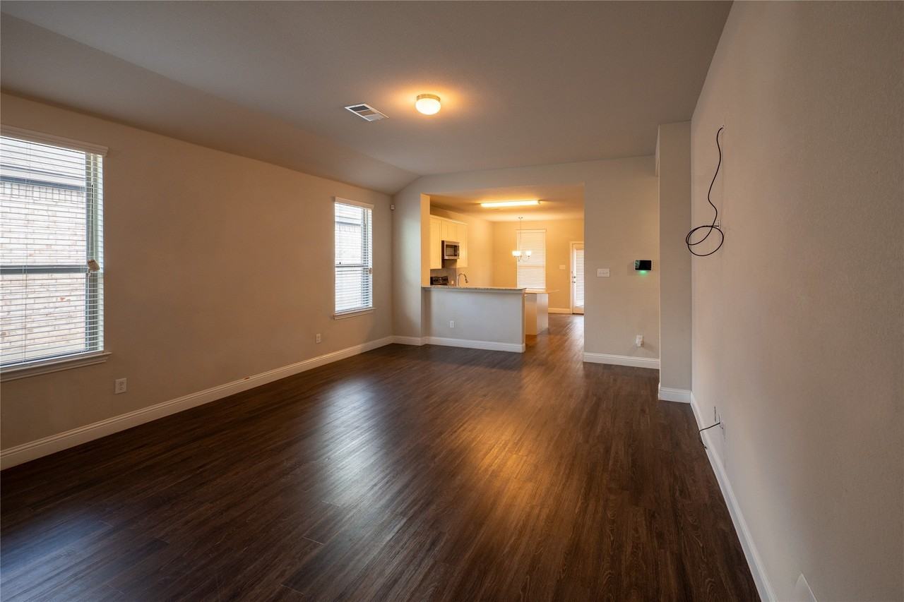 1004 Alexa Dr - Photo 6 of 26