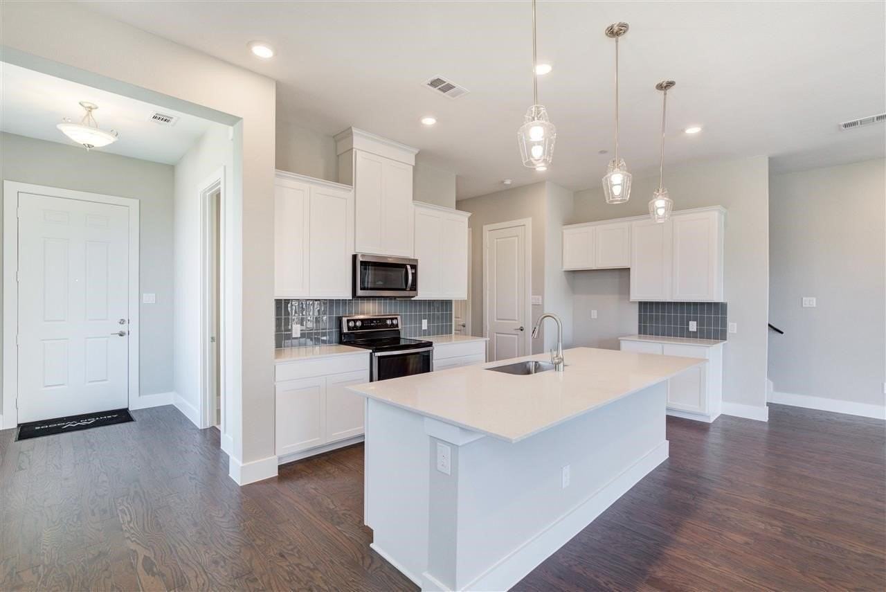 1050 Maverick Dr - Photo 3 of 26