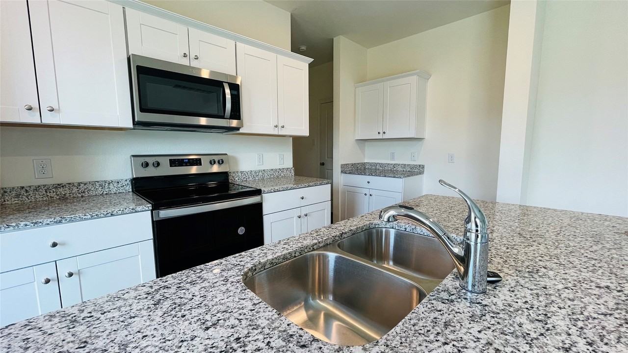 26 Glen Crossing Rd - Photo 4 of 33