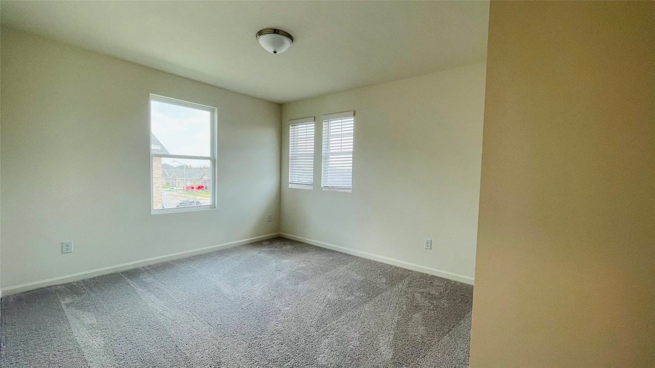 26 Glen Crossing Rd - Photo 6 of 33