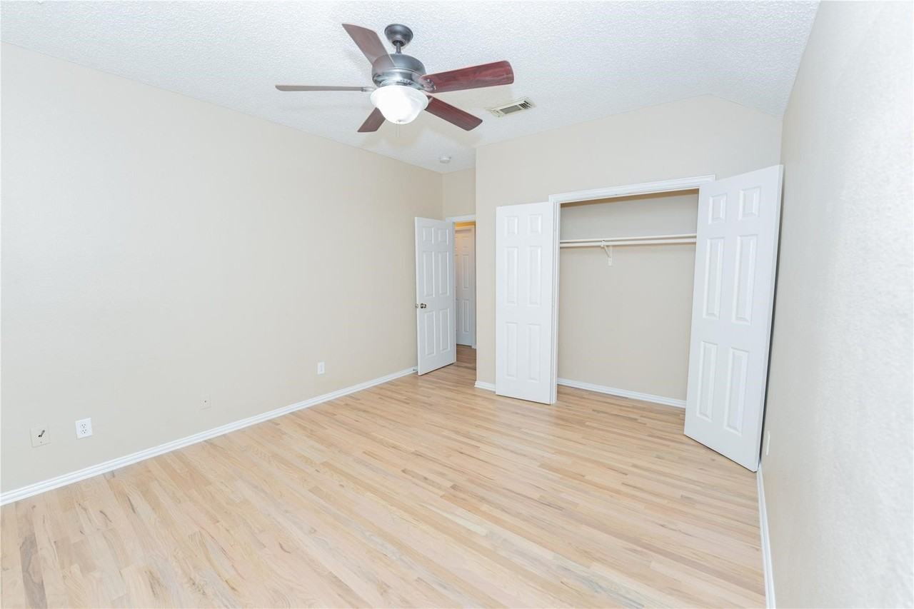 669 Nottingham Dr - Photo 4 of 13