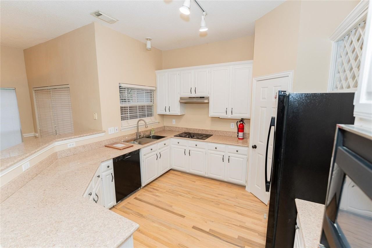 669 Nottingham Dr - Photo 6 of 13