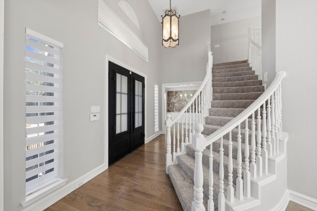 18003 Benchmark Dr - Photo 4 of 34