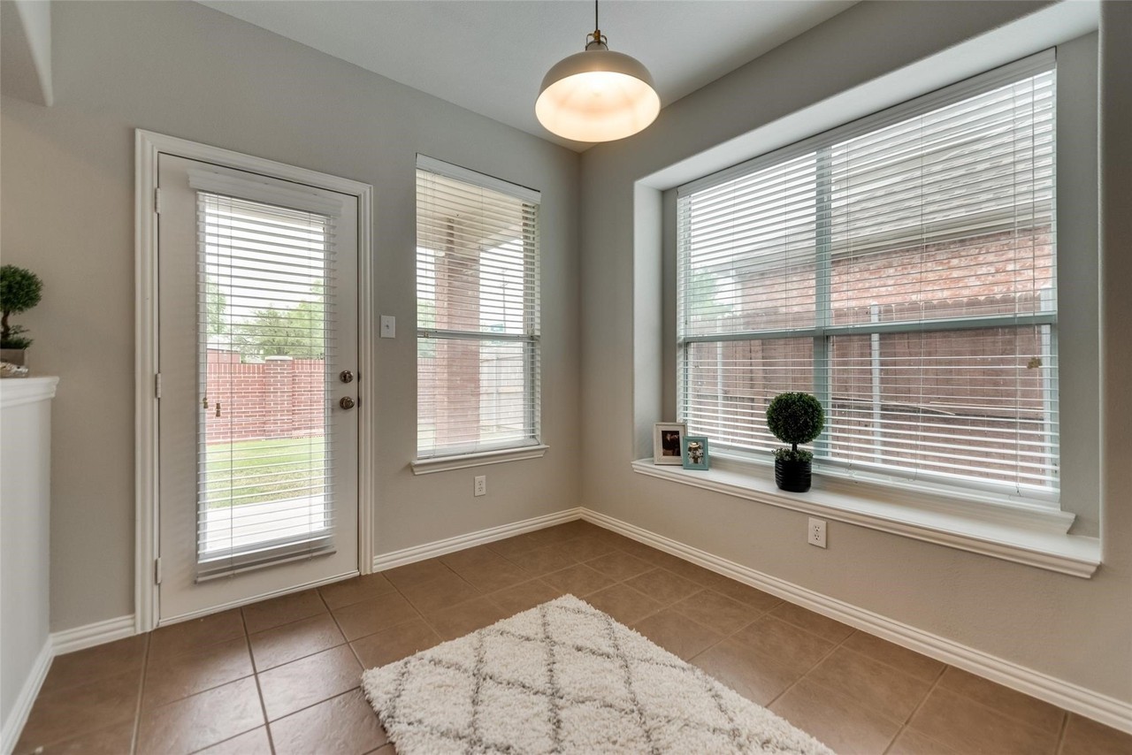 9740 Ellery Ave - Photo 6 of 24