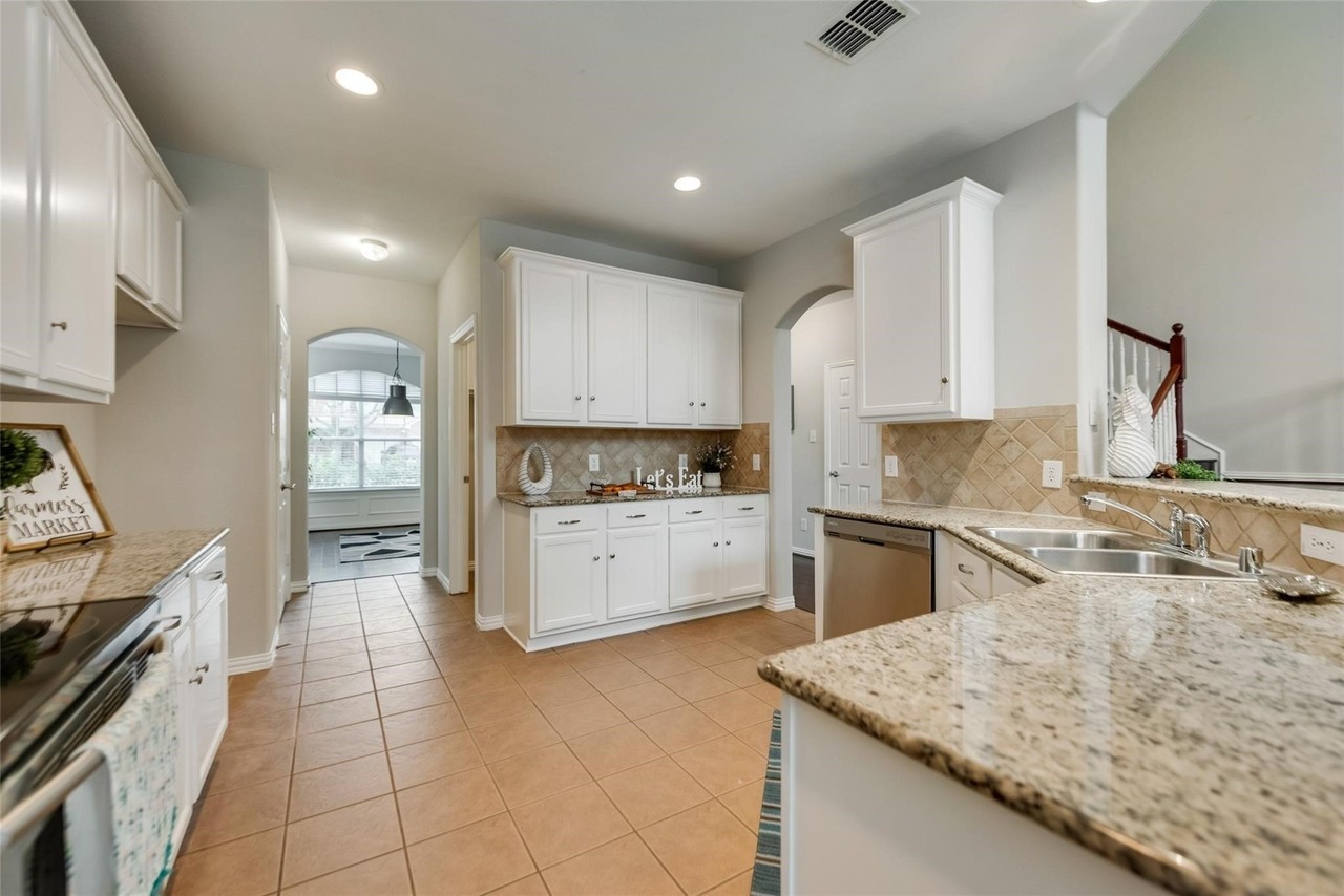 9740 Ellery Ave - Photo 7 of 24