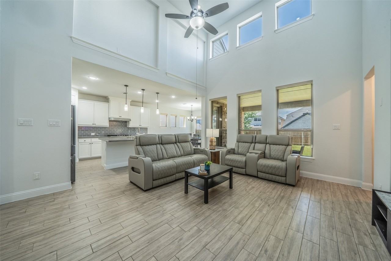 921 Bayberry Dr - Photo 2 of 37