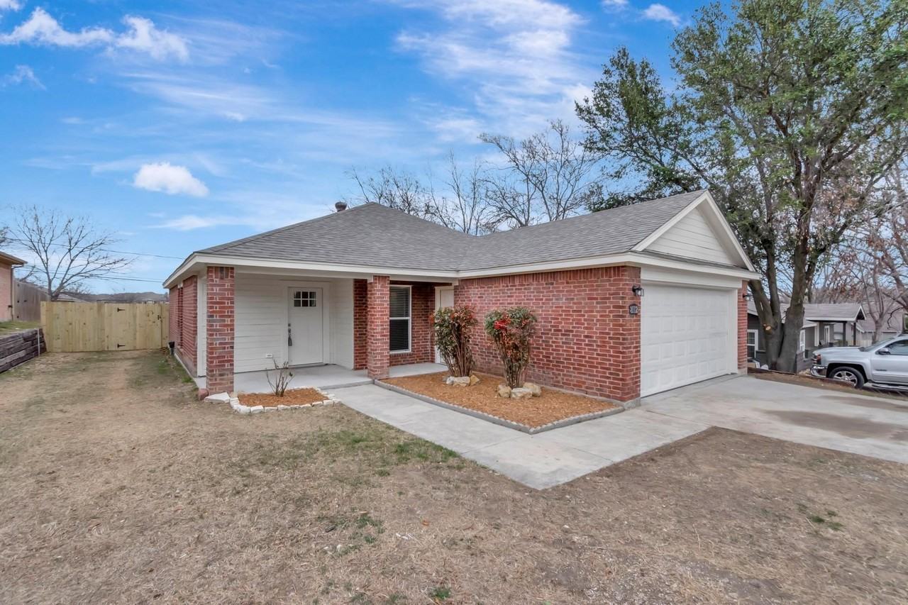 8112 Arbor Ave - Photo 2 of 30