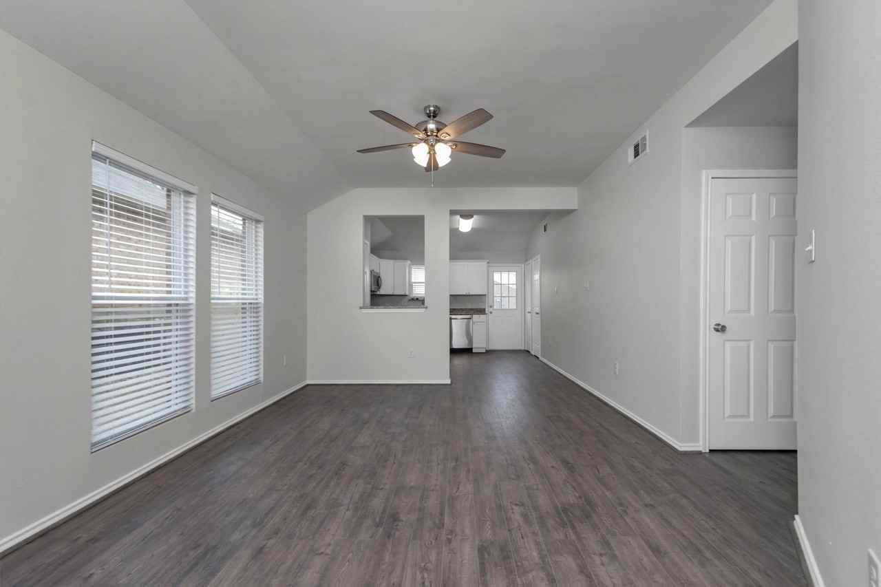 8112 Arbor Ave - Photo 3 of 30
