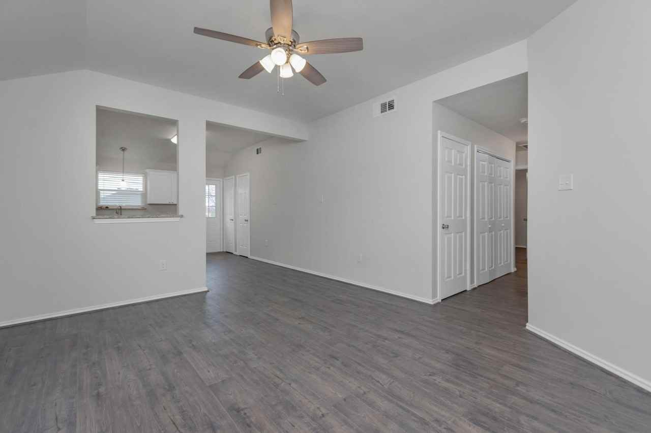 8112 Arbor Ave - Photo 5 of 30