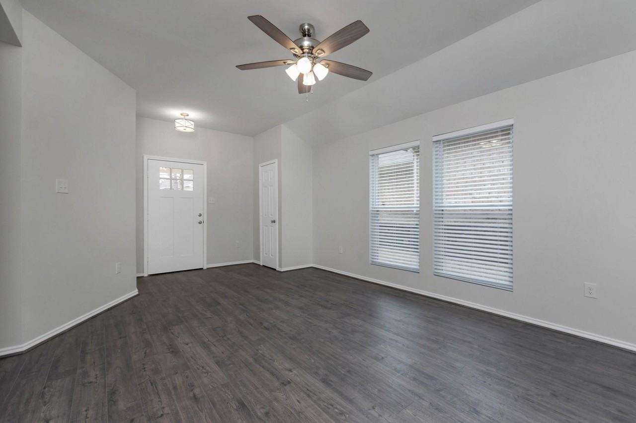 8112 Arbor Ave - Photo 6 of 30
